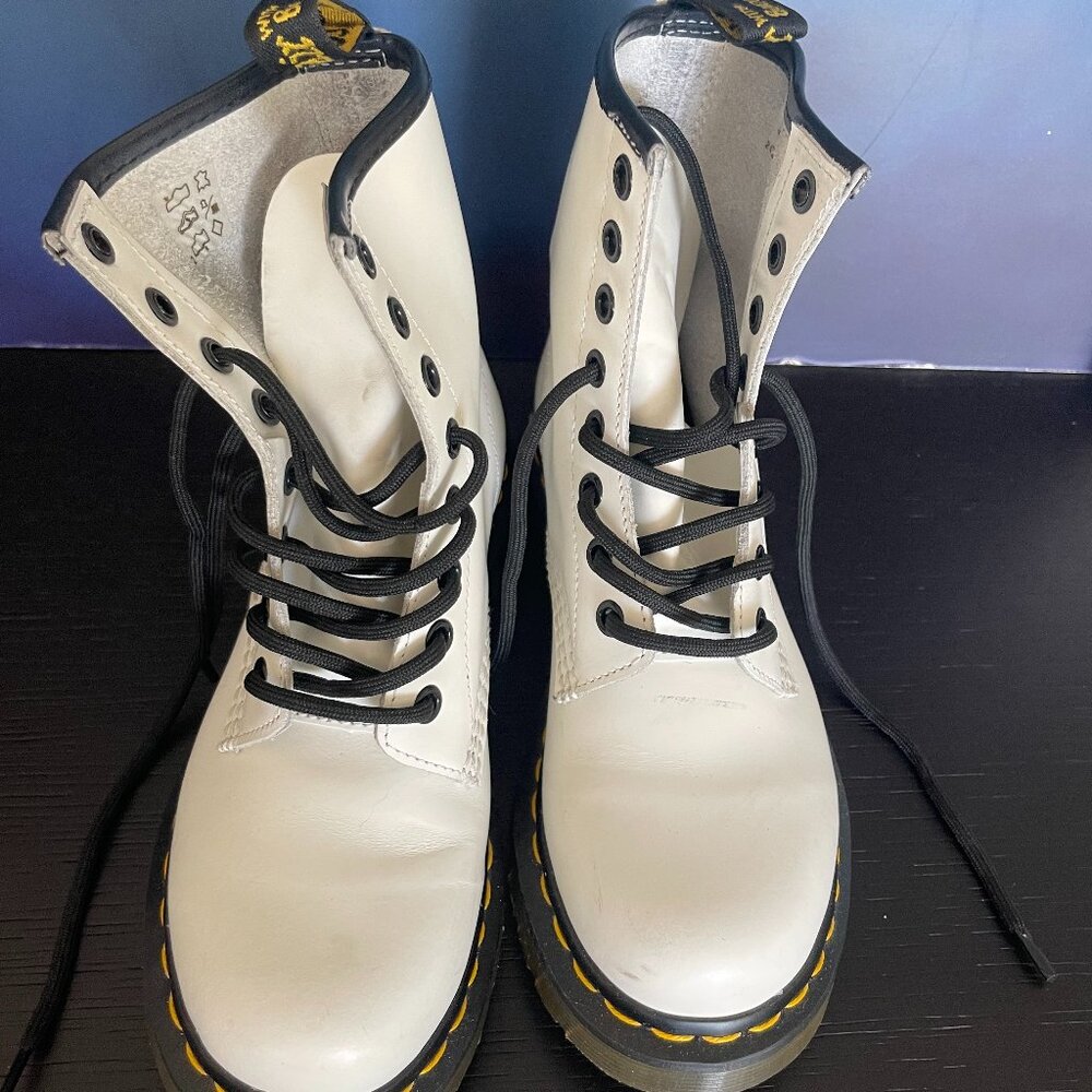 Dr. Martens White Leather Combat Lace-Up Boots – Size 5.5